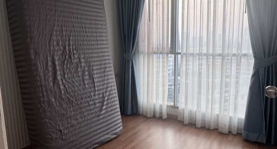 For rent 2 bedrooms condo in Yan Nawa, Bangkok