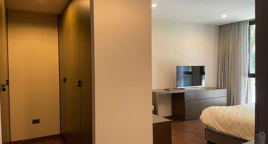 For rent 2 bedrooms condo in Sathon, Bangkok