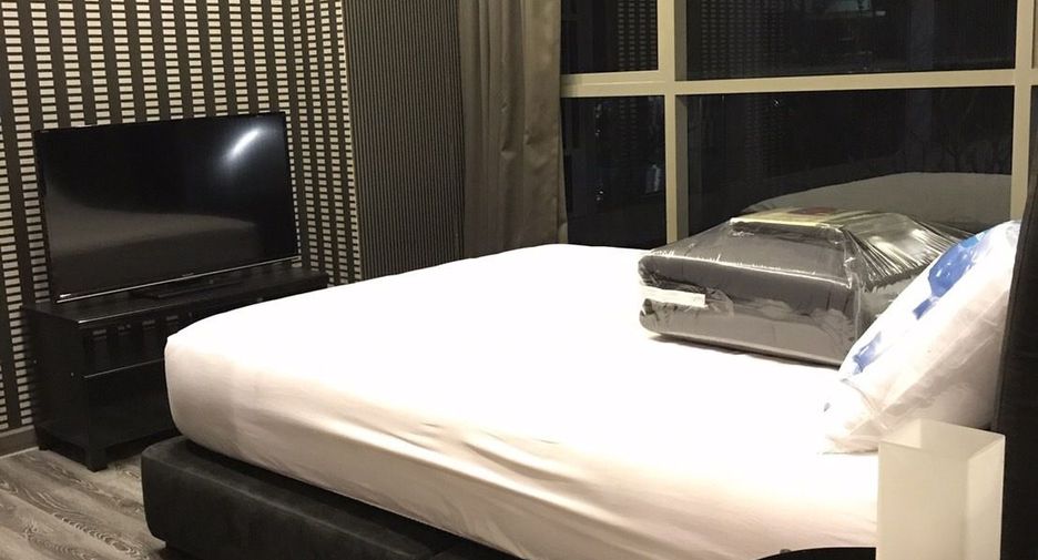 For rent 1 bed condo in Watthana, Bangkok