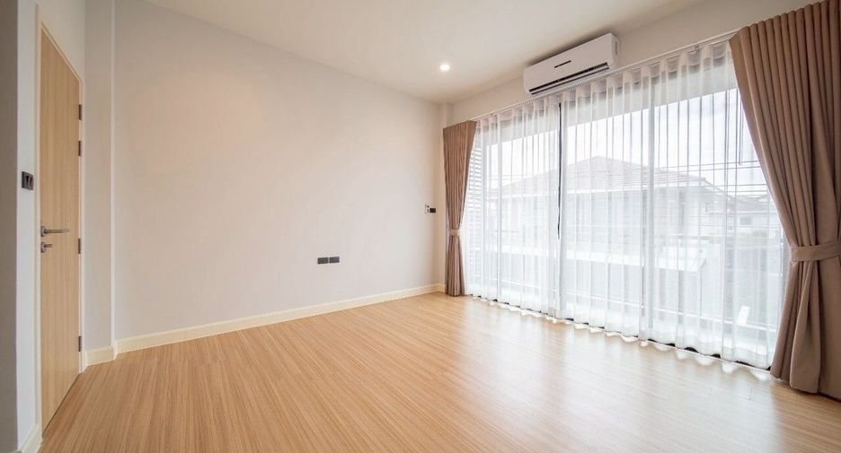 Casa en venta de 4 habitaciones en Bang Lamung, Chonburi