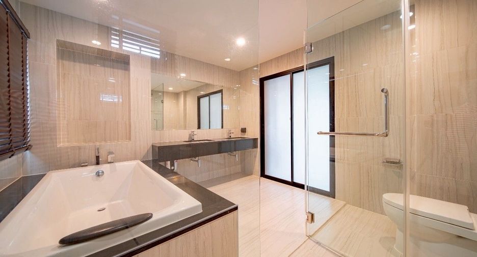 Casa en venta de 4 habitaciones en Bang Lamung, Chonburi