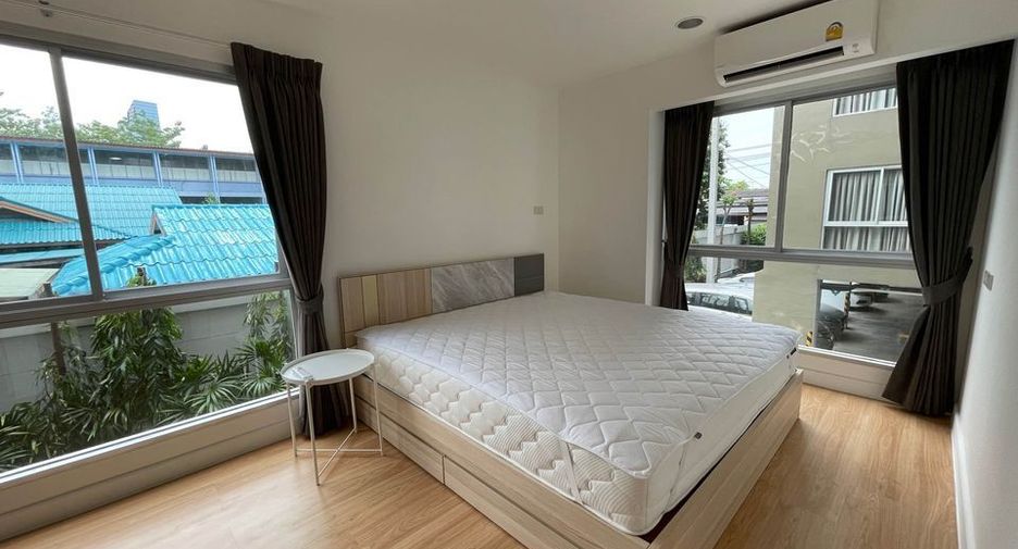 For rent 1 bed condo in Phra Khanong, Bangkok