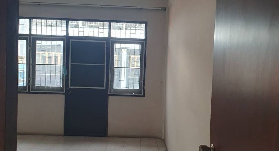 Gewerbefläche zum Kauf mit 3 Zimmer in Chom Thong, Bangkok