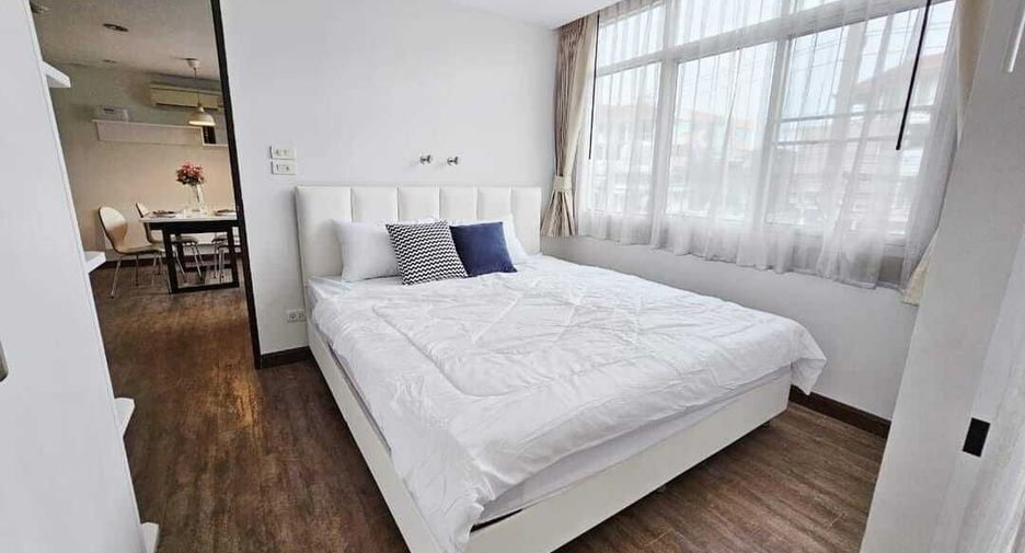 For rent 1 bed condo in Wang Thonglang, Bangkok