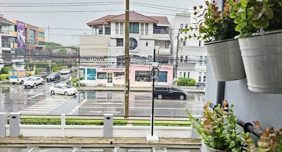 For rent 1 bed condo in Wang Thonglang, Bangkok