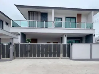 À vendre 4 chambres villa à Bang Lamung, Chonburi