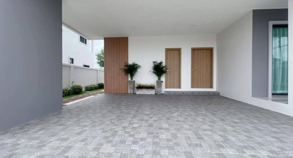 For sale 4 bedrooms villa in Bang Lamung, Chonburi