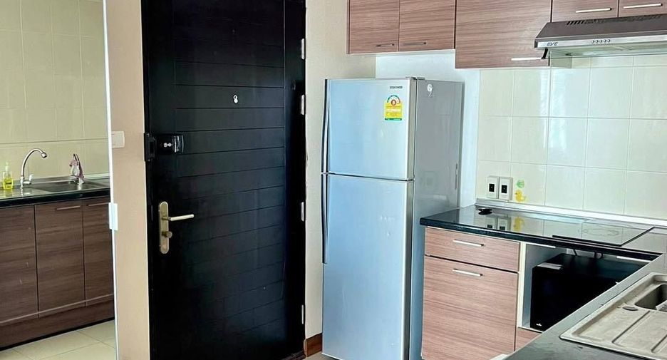 Condo en alquiler de 2 habitaciones en Huai Khwang, Bangkok