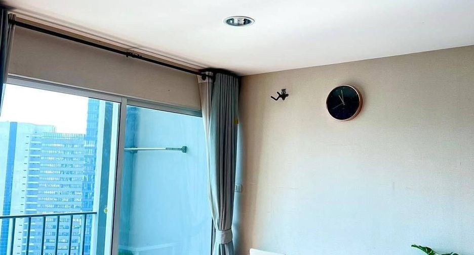 Condo en alquiler de 2 habitaciones en Huai Khwang, Bangkok