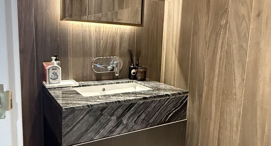 For sale 6 ベッドルーム condo in Pathum Wan, Bangkok