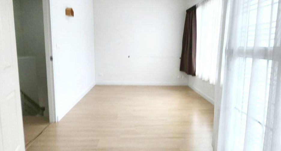 Reihenhaus zum Kauf mit 3 Zimmer in Khlong Sam Wa, Bangkok