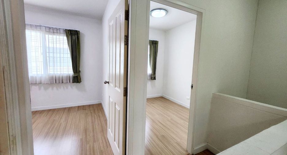 Reihenhaus zum Kauf mit 3 Zimmer in Khlong Sam Wa, Bangkok