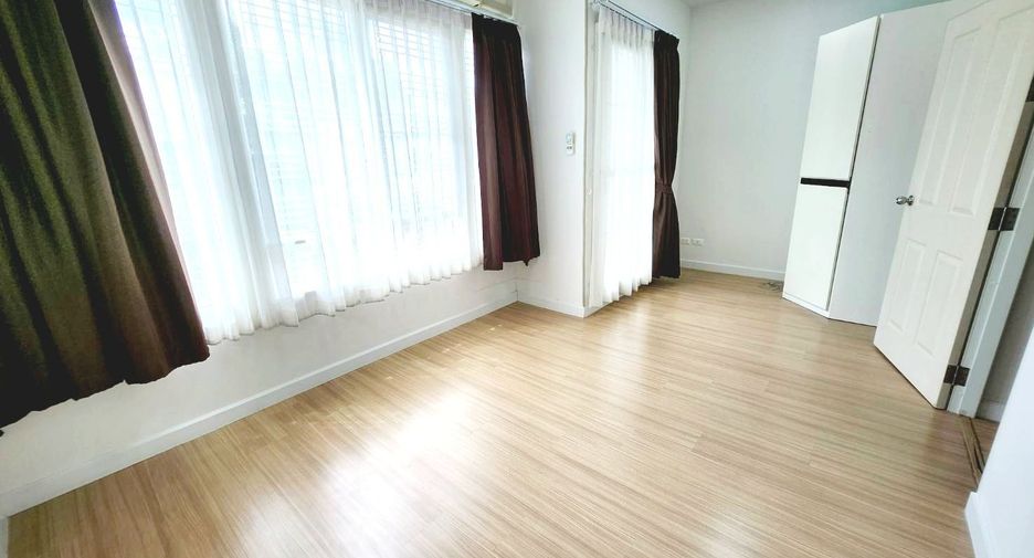 Reihenhaus zum Kauf mit 3 Zimmer in Khlong Sam Wa, Bangkok