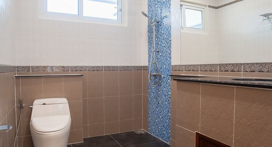 For sale 3 bedrooms villa in Bang Lamung, Chonburi