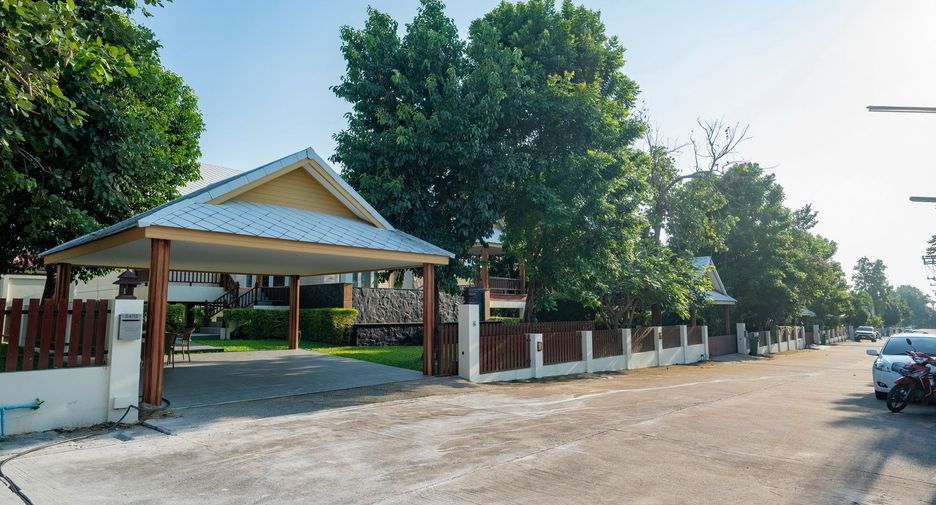 For sale 3 bedrooms villa in Bang Lamung, Chonburi