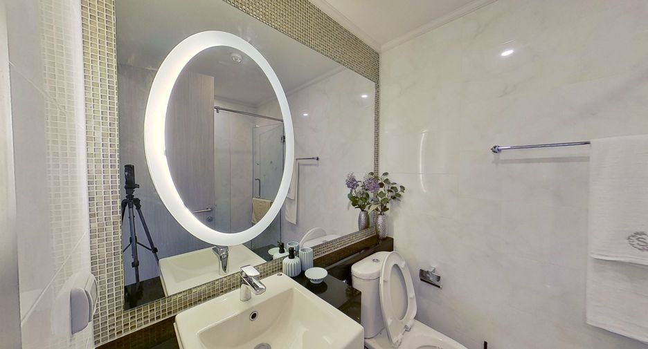 For rent 2 bedrooms condo in Watthana, Bangkok