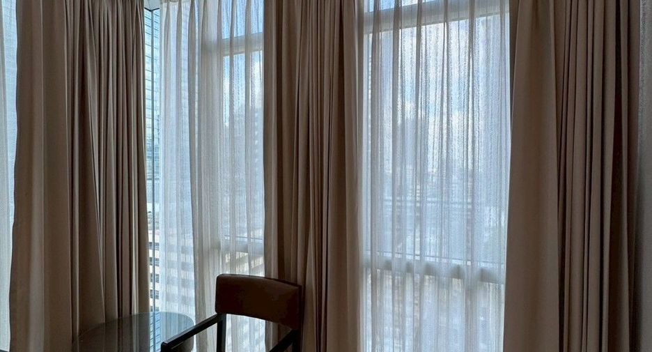 For rent 3 bedrooms condo in Pathum Wan, Bangkok