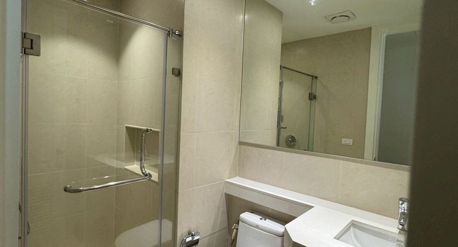 For rent 3 bedrooms condo in Pathum Wan, Bangkok