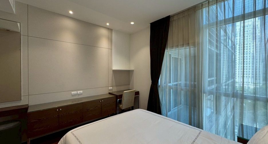 For rent 3 bedrooms condo in Pathum Wan, Bangkok