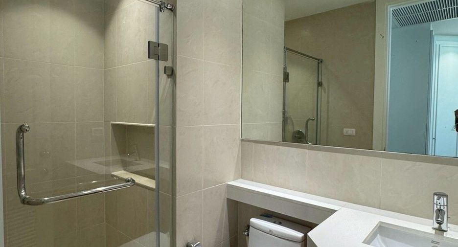 For rent 3 bedrooms condo in Pathum Wan, Bangkok