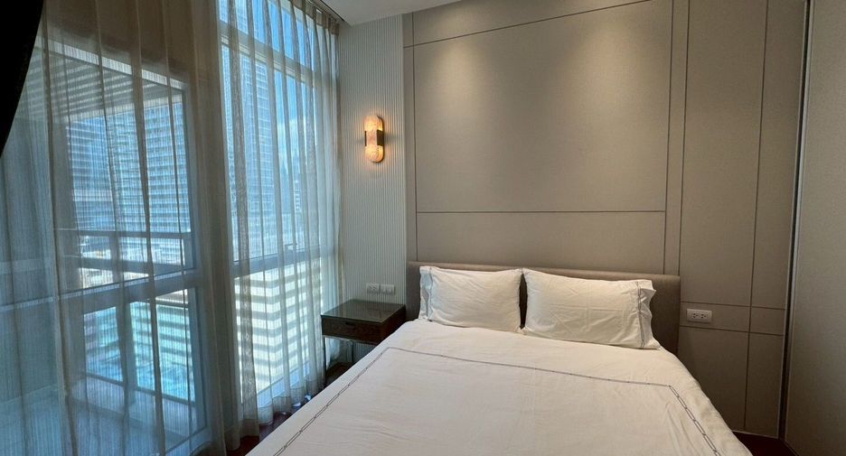 For rent 3 bedrooms condo in Pathum Wan, Bangkok