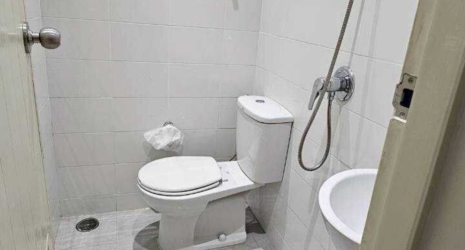 For rent 3 bedrooms condo in Pathum Wan, Bangkok