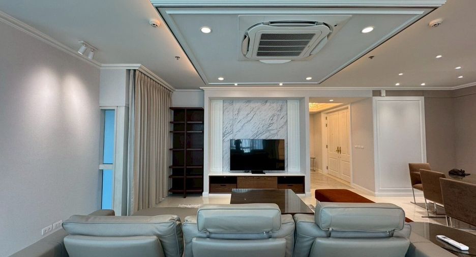 For rent 3 bedrooms condo in Pathum Wan, Bangkok