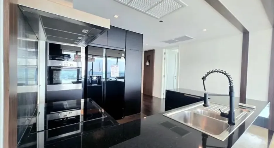 For rent 3 bedrooms condo in Yan Nawa, Bangkok