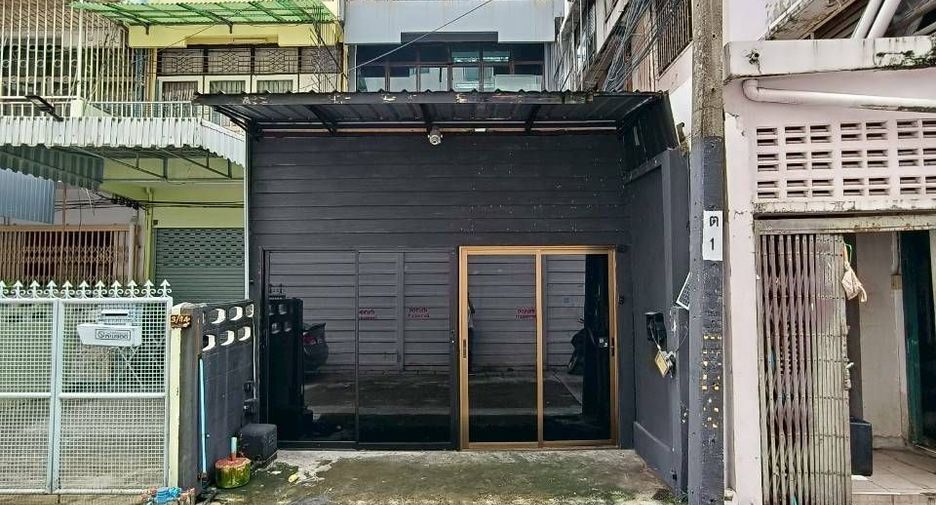 For rent 5 bedrooms townhouse in Bang Rak, Bangkok