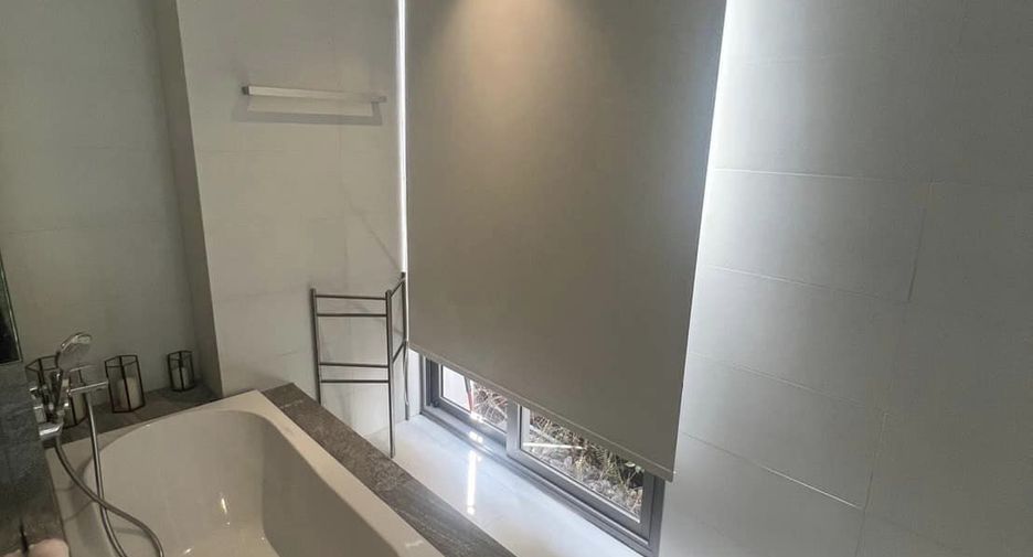 For rent 3 bedrooms townhouse in Saphan Sung, Bangkok