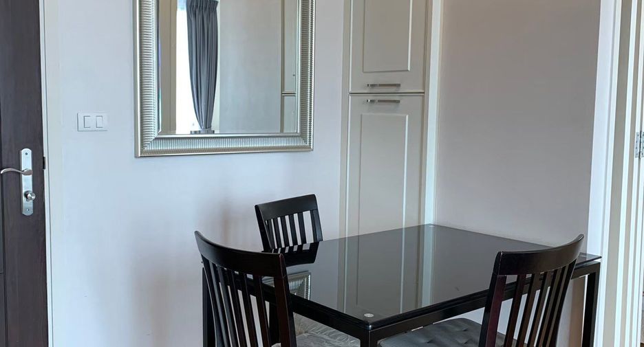 For rent 2 bedrooms condo in Phra Khanong, Bangkok