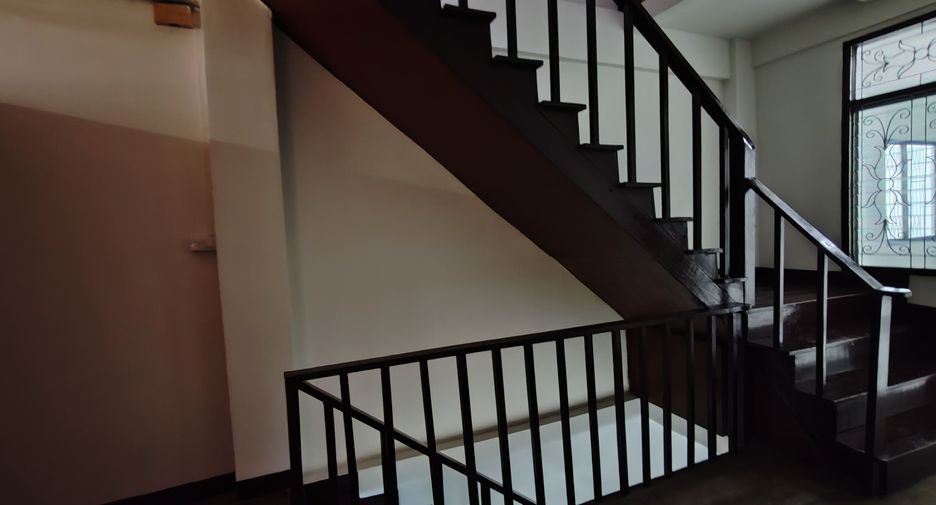 For rent 5 bedrooms retail Space in Sathon, Bangkok
