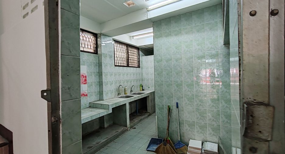 For rent 5 bedrooms retail Space in Sathon, Bangkok