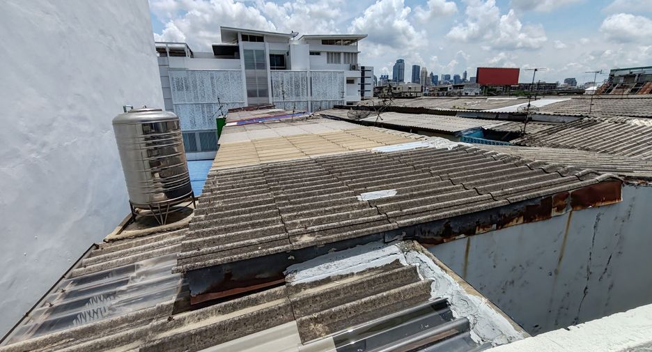 For rent 5 bedrooms retail Space in Sathon, Bangkok