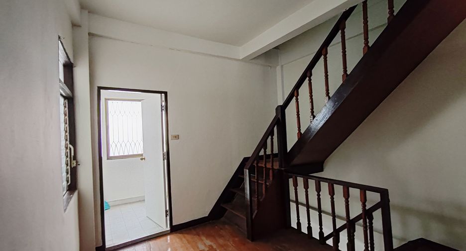 For rent 5 bedrooms retail Space in Sathon, Bangkok