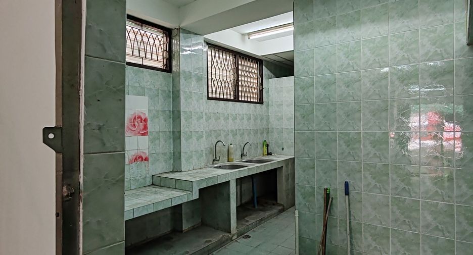 For rent 5 bedrooms retail Space in Sathon, Bangkok