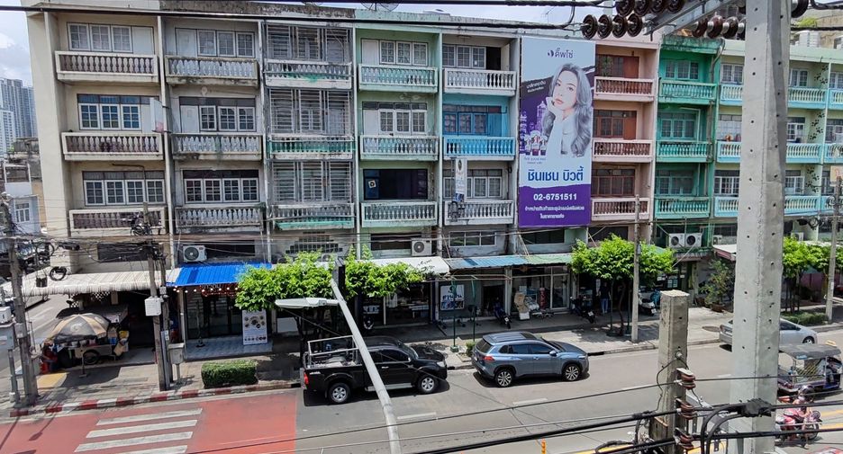 For rent 5 bedrooms retail Space in Sathon, Bangkok