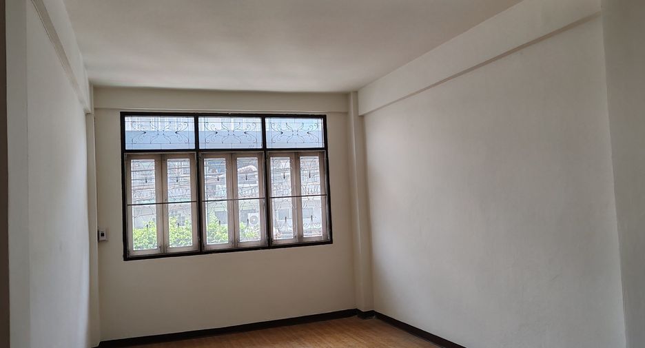 For rent 5 bedrooms retail Space in Sathon, Bangkok