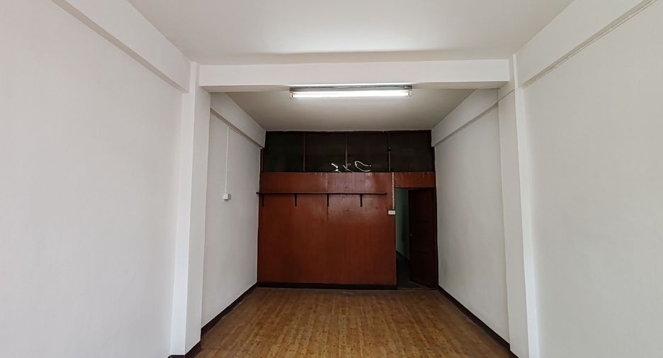 For rent 5 bedrooms retail Space in Sathon, Bangkok