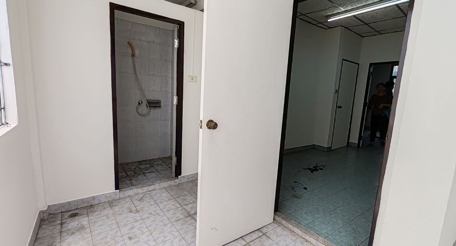 For rent 5 bedrooms retail Space in Sathon, Bangkok