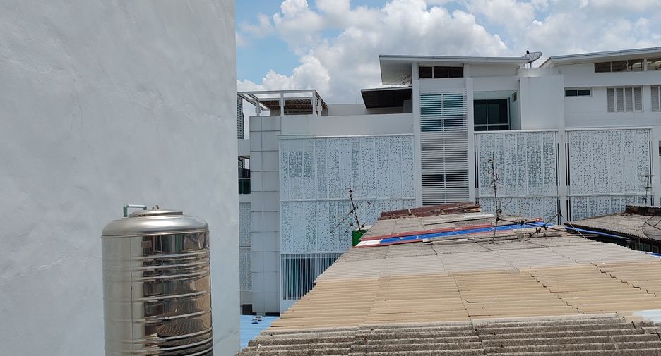 For rent 5 bedrooms retail Space in Sathon, Bangkok