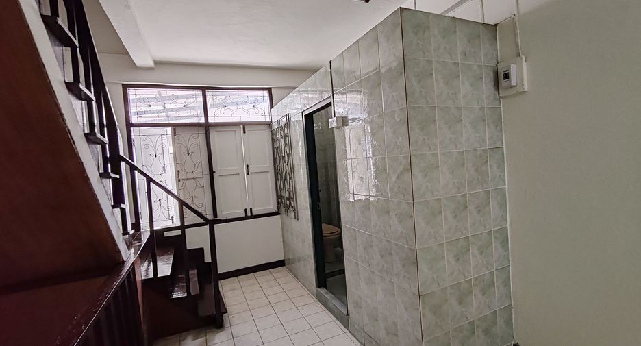 For rent 5 bedrooms retail Space in Sathon, Bangkok
