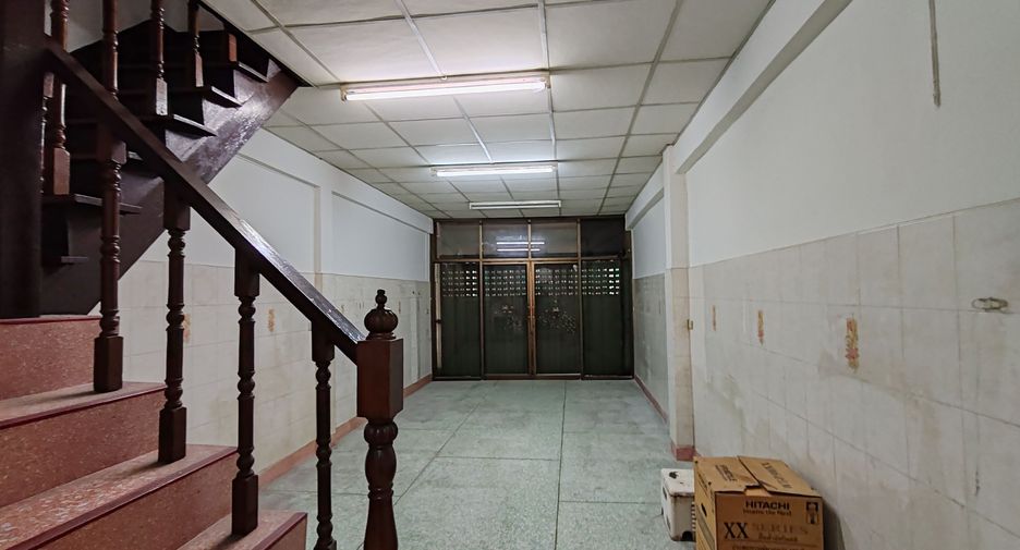For rent 5 bedrooms retail Space in Sathon, Bangkok