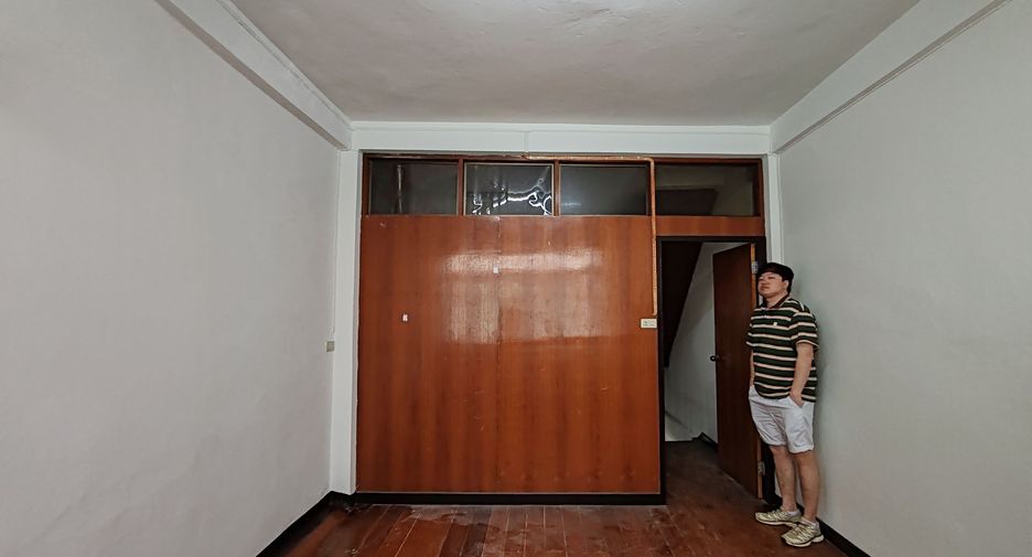 For rent 5 bedrooms retail Space in Sathon, Bangkok