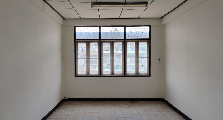 For rent 5 bedrooms retail Space in Sathon, Bangkok