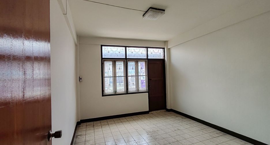 For rent 5 bedrooms retail Space in Sathon, Bangkok