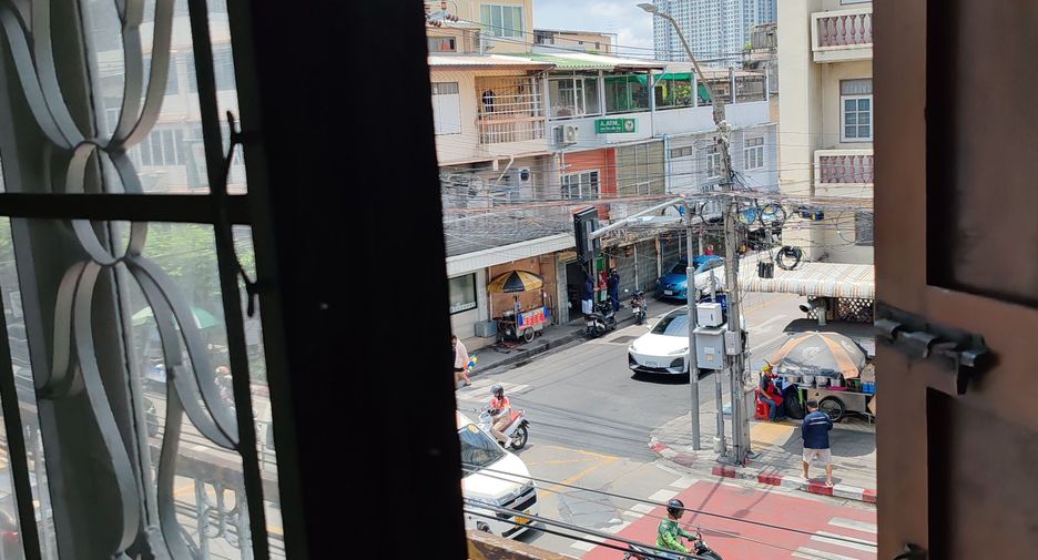 For rent 5 bedrooms retail Space in Sathon, Bangkok