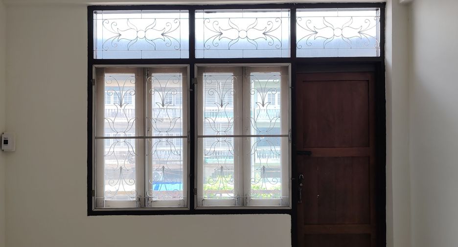 For rent 5 bedrooms retail Space in Sathon, Bangkok