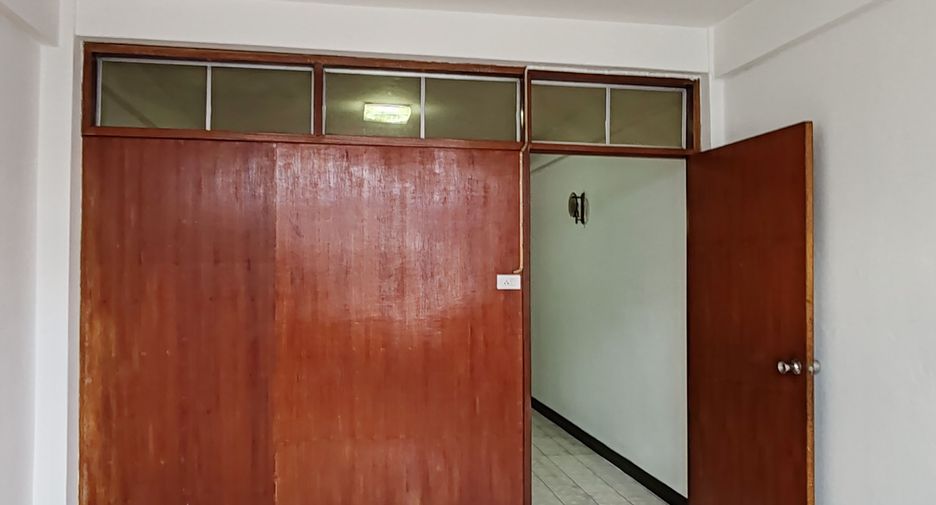 For rent 5 bedrooms retail Space in Sathon, Bangkok