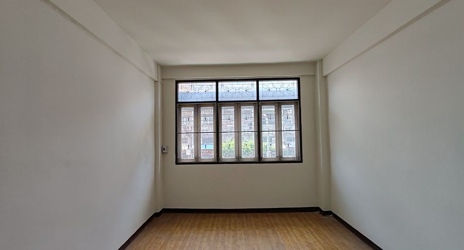 For rent 5 bedrooms retail Space in Sathon, Bangkok